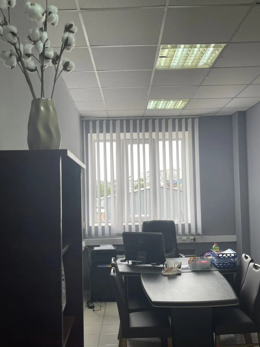 Переговорна кімната агентства нерухомості Наталії Білої
